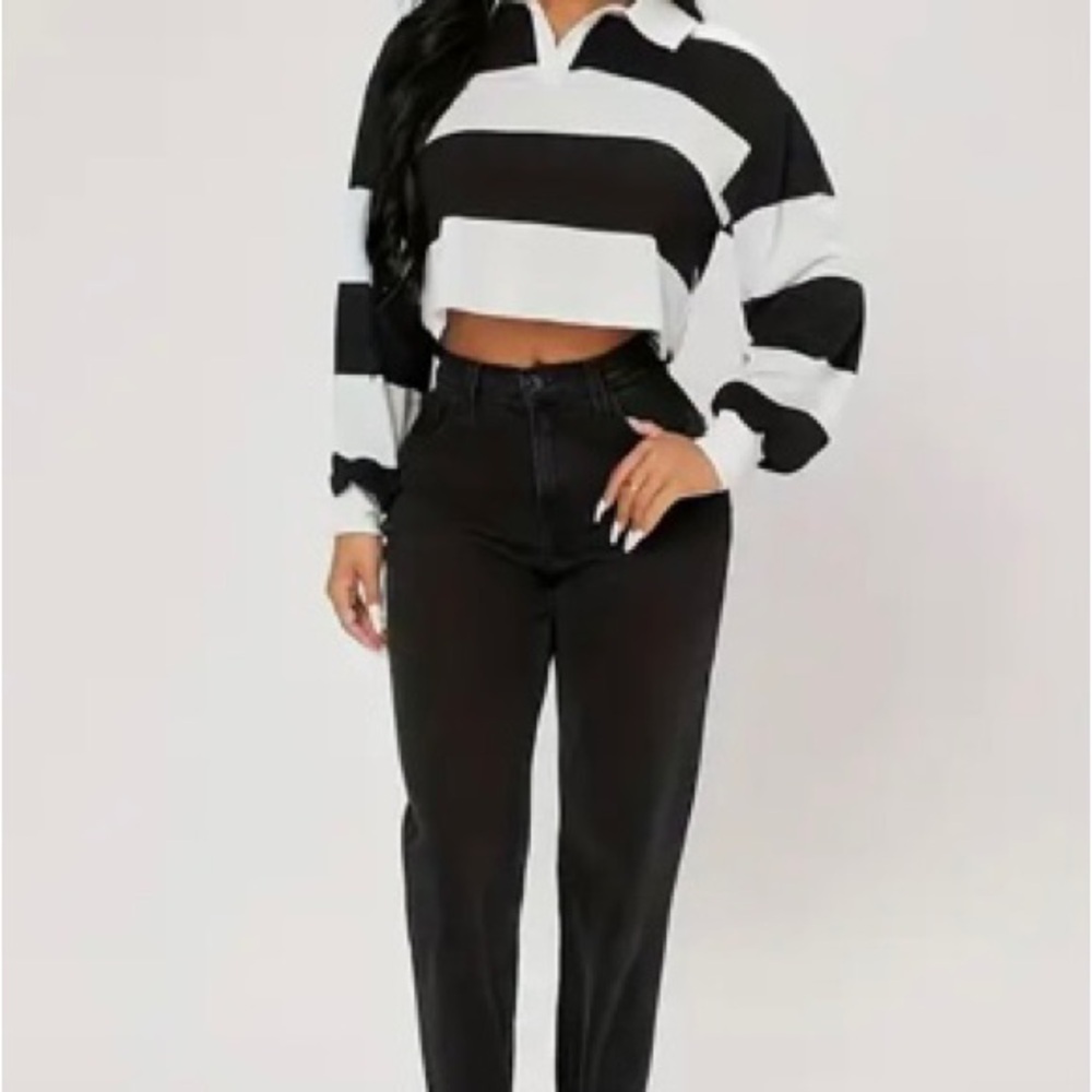 Chic Black and White Striped Crop Top - Picture 3 of 5